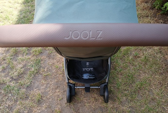 Close-up of Joolz Aer2 pushchair handle