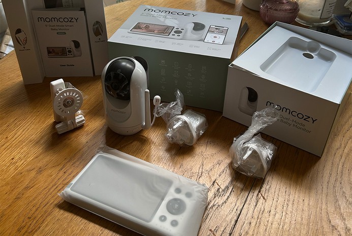 Momcozy 5-Inch Dual-Mode Smart Baby Monitor unboxed