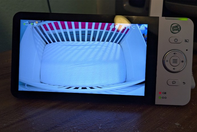 View of crib on LeapFrog LF2936FHD baby monitor View of crib on LeapFrog LF2936FHD baby monitor