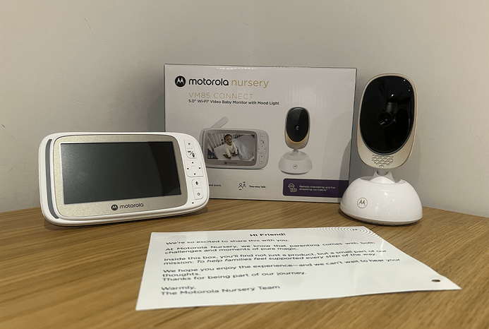 Motorola Nursery VM85 baby monitor unboxed