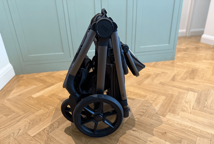 Side-view of Bababing Raffi 2.0 pushchair folded Side-view of Bababing Raffi 2.0 pushchair folded